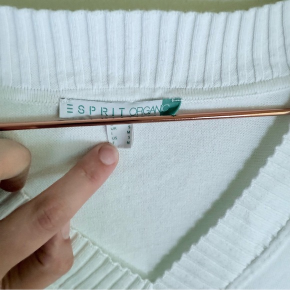 🤍✨ Vintage Y2K Esprit Organic White V-Neck Sweater – Size S ✨🤍 - Picture 2 of 4